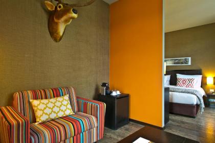 Internacional Design Hotel - image 10