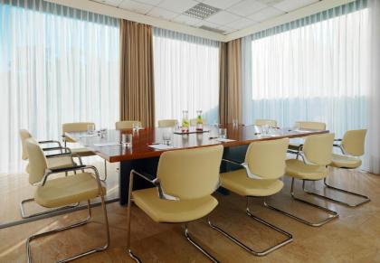 Lisbon Marriott Hotel - image 15