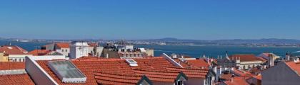 Lisbon Colours Bairro Alto Apartments - image 9