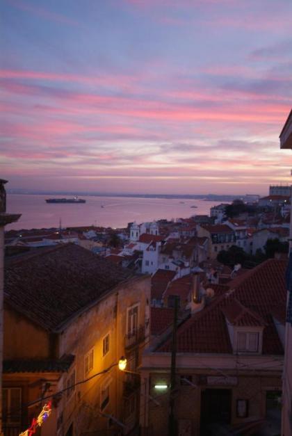 Alfama Patio Apartments - image 2