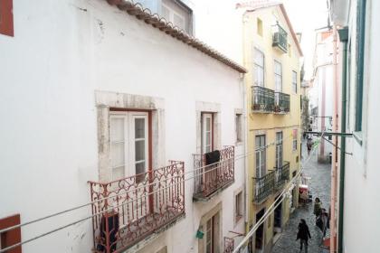 Lisbon Alfama S. Pedro Typical - image 19