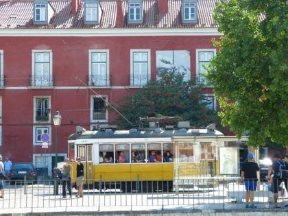 Bairrus Lisbon Apartments - Alfama - image 11