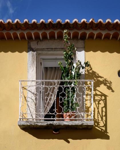 Alfama Yellow House - image 8