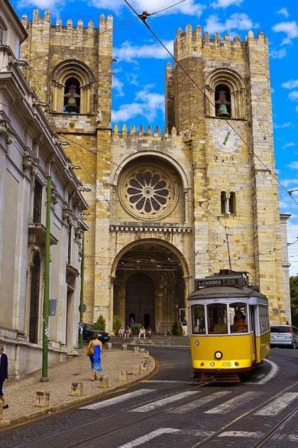 Your Home in Bairro Alto Lisbon - image 15