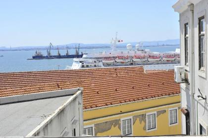 Localtraveling ALFAMA River View - Family Apartments - image 16