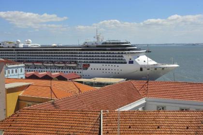 Localtraveling ALFAMA River View - Family Apartments - image 9