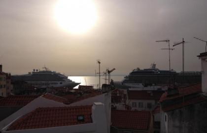 Best Terrace River View Apt in Alfama - image 16