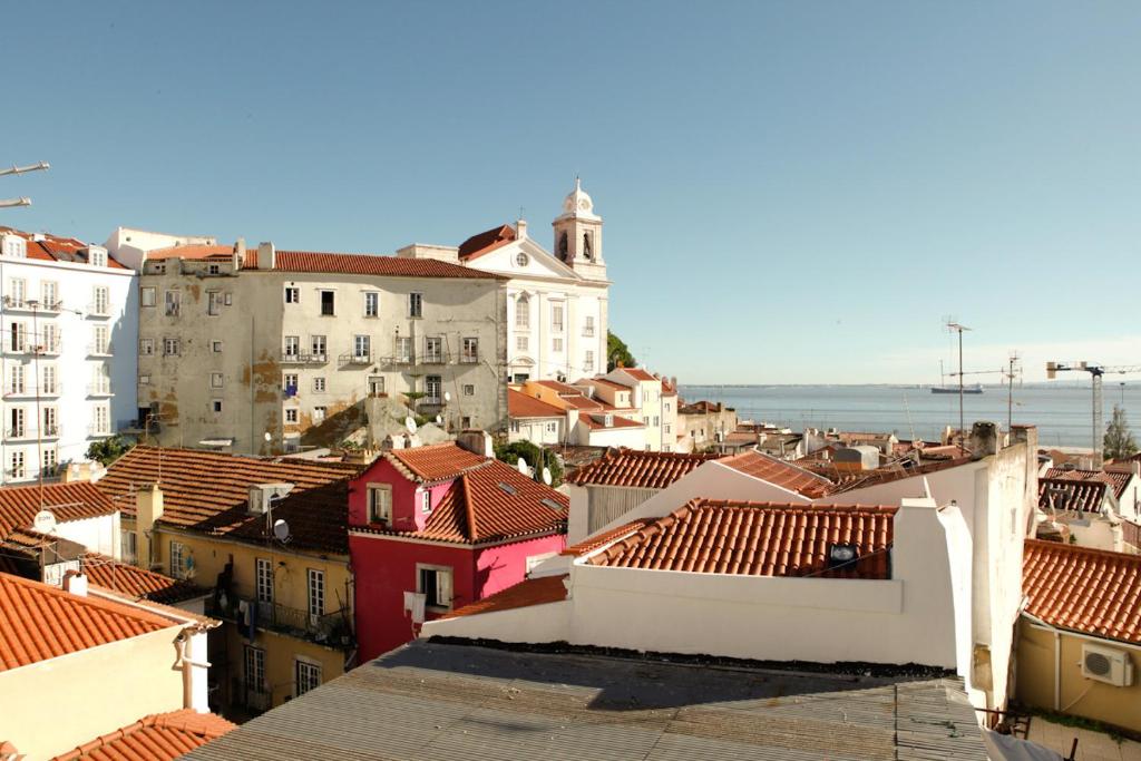 Best Terrace River View Apt in Alfama - image 5