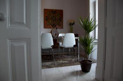 Chiado Lisbon Apartment - image 8