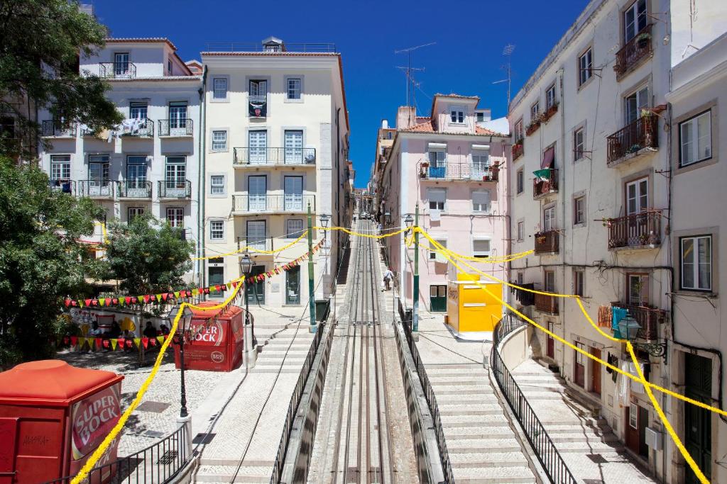 Ascensor da Bica - Lisbon Serviced Apartments - image 6