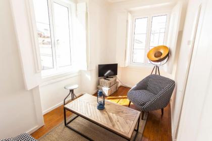 LovelyStay - Cosy Bairro Alto Duplex - image 1