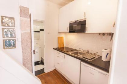 LovelyStay - Cosy Bairro Alto Duplex - image 14