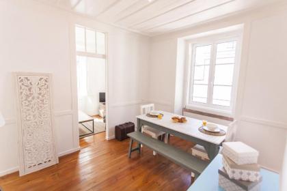 LovelyStay - Cosy Bairro Alto Duplex - image 20