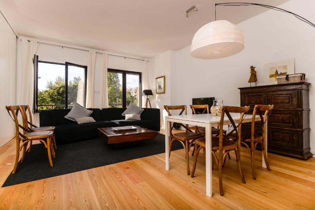 Apartment with 3 bedrooms in Lisboa with wonderful city view furnished balcony and WiFi 15 km from the beach - main image