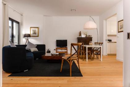 Apartment with 3 bedrooms in Lisboa with wonderful city view furnished balcony and WiFi 15 km from the beach - image 2