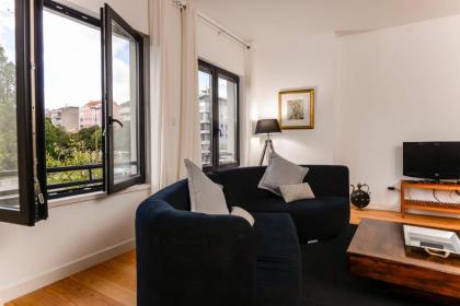 Apartment with 3 bedrooms in Lisboa with wonderful city view furnished balcony and WiFi 15 km from the beach - image 4