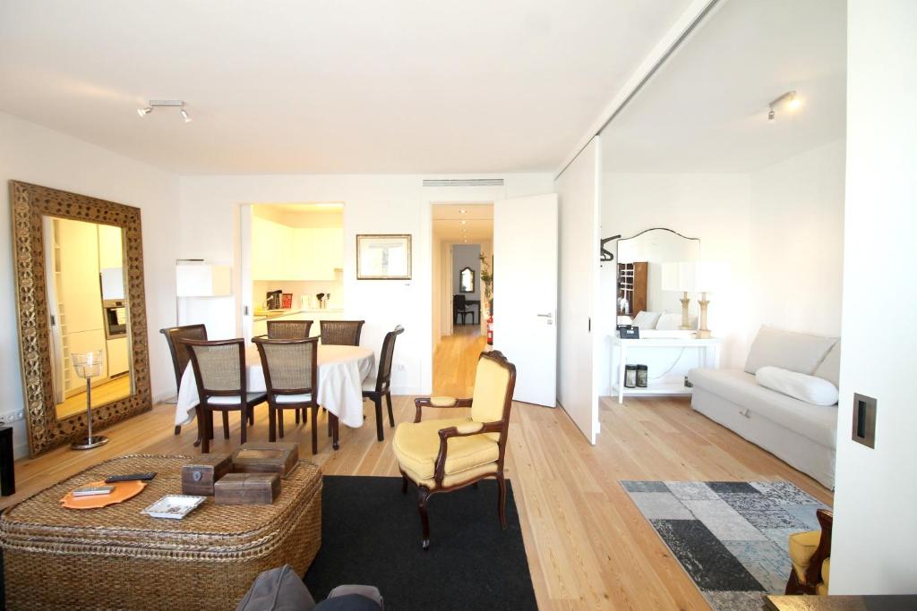 Apartment with 4 bedrooms in Lisboa with wonderful city view furnished balcony and WiFi 15 km from the beach - main image