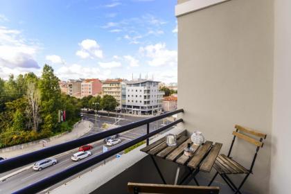 Apartment with 4 bedrooms in Lisboa with wonderful city view furnished balcony and WiFi 15 km from the beach - image 11