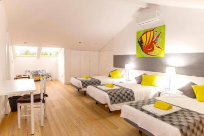 Apartment with 4 bedrooms in Lisboa with wonderful city view furnished balcony and WiFi 15 km from the beach - image 18