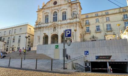 Bairro Alto Bronze of Art Apartments - image 3