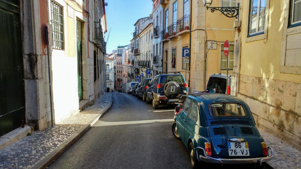 Bairro Alto Bronze of Art Apartments - image 4