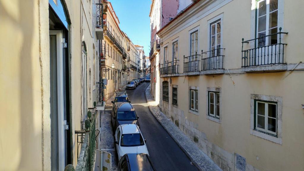 Bairro Alto Bronze of Art Apartments - image 7