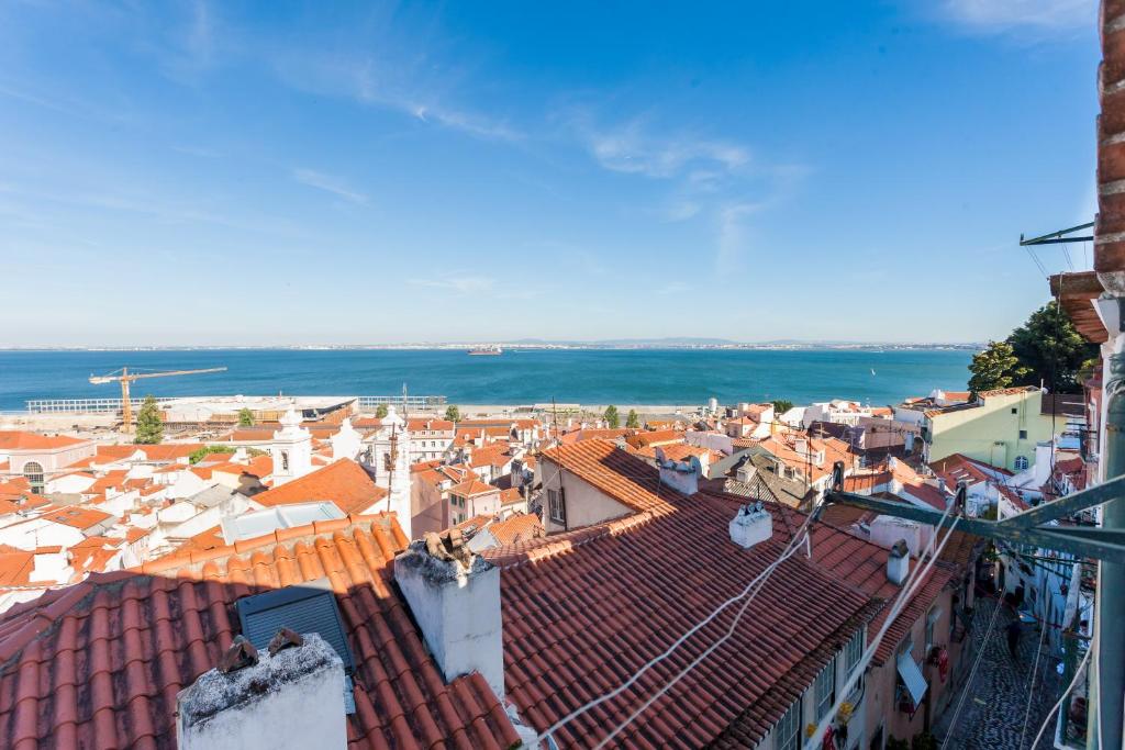 Bairrus Lisbon Apartments - Alfama III - image 4