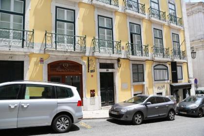 LovelyStay - Chiado 3Bedroom Wonder - image 10