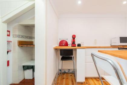 Authentic Attic with balcony in Bairro Alto - image 10