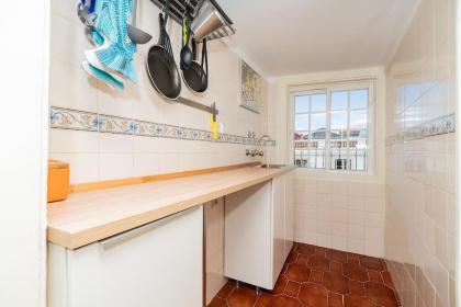 Authentic Attic with balcony in Bairro Alto - image 11