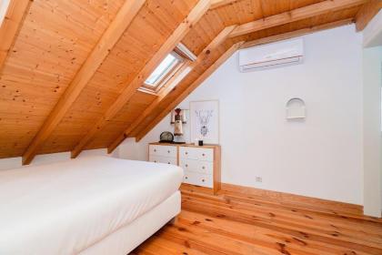 Authentic Attic with balcony in Bairro Alto - image 5