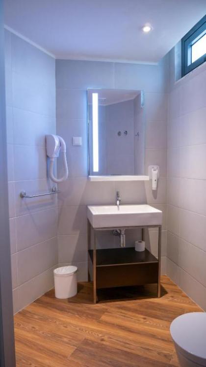 easyHotel Lisbon - image 10