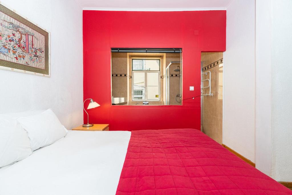 Cosy Flat sleeps 6 in the heart of Baixa - image 6