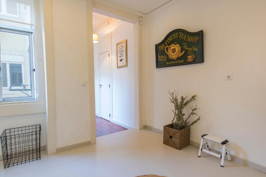 LovelyStay - Chiado 2 Bedroom Charm! - image 6