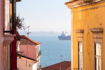 Alfama's Flat with a National Pantheon view - image 10