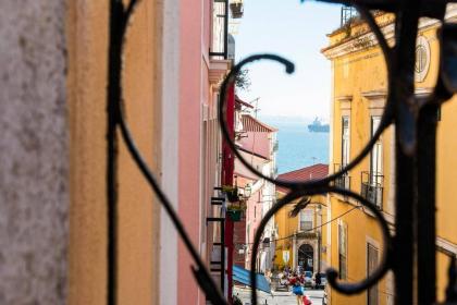 Alfama's Flat with a National Pantheon view - image 11