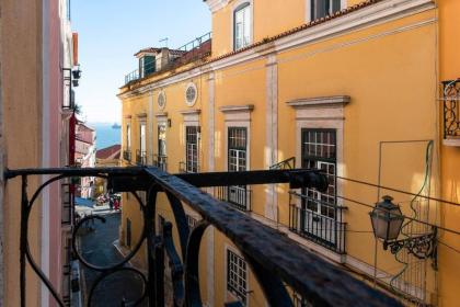 Alfama's Flat with a National Pantheon view - image 3