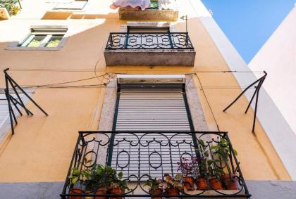 Alfama's Flat with a National Pantheon view - image 8