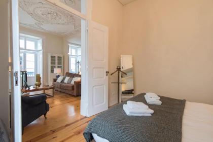 LovelyStay - Cozy Duplex Home in Alfama - image 9