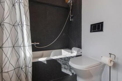 LovelyStay - Stunning Flat with Balcony in Bairro Alto - image 12