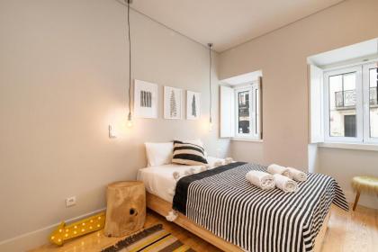 Bright and Airy Flat in Santos by GuestReady - image 10