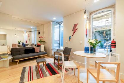 Bright and Airy Flat in Santos by GuestReady - image 6