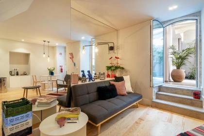 Bright and Airy Flat in Santos by GuestReady - image 9