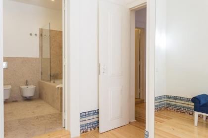 Chiado Apartment - Holiday Rental in Lisbon - image 17