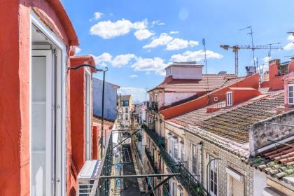 Beautiful Apartment with balcony by GuestReady - image 20