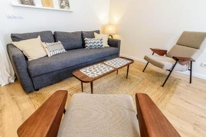 Elegant Apartment with Private Terrace in Chiado - image 5