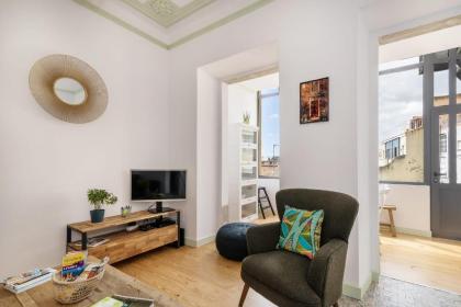 Contemporary 2-Bdr Apartment in Central Lisbon - image 1