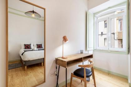 Contemporary 2-Bdr Apartment in Central Lisbon - image 11