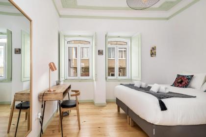 Contemporary 2-Bdr Apartment in Central Lisbon - image 12