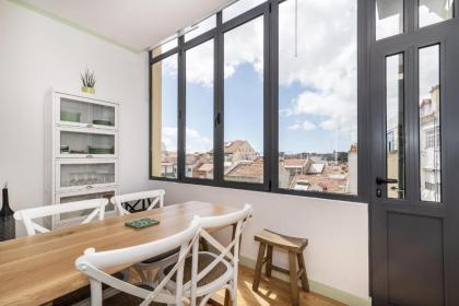 Contemporary 2-Bdr Apartment in Central Lisbon - image 15